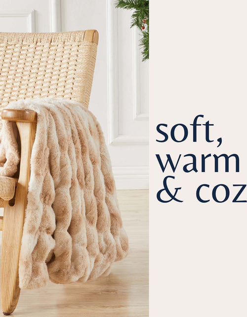 Load image into Gallery viewer, Ruched Faux Fur Throw Blanket - Alondra Collection
