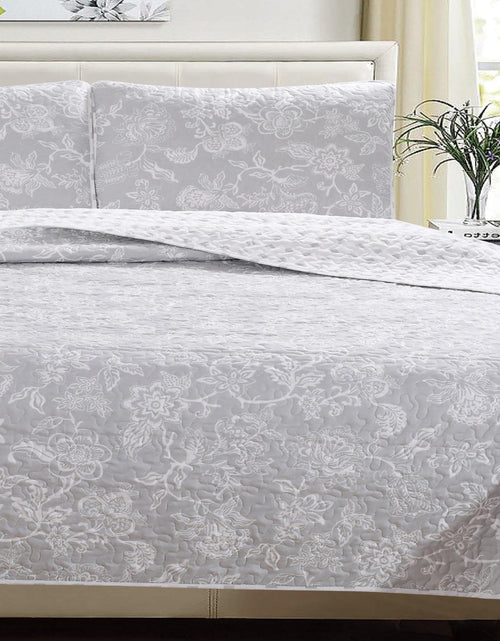 Load image into Gallery viewer, Floral Quilt - Emma Collection
