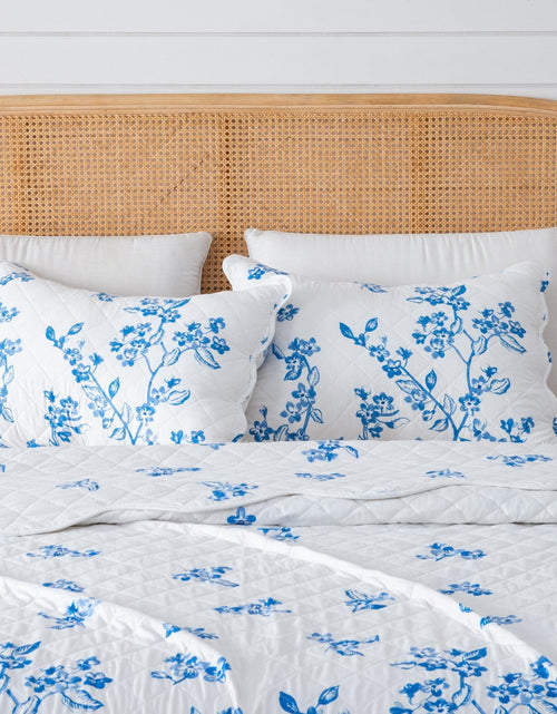 Load image into Gallery viewer, Floral Quilt - Raelynn Collection
