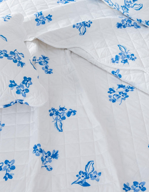 Load image into Gallery viewer, Floral Quilt - Raelynn Collection
