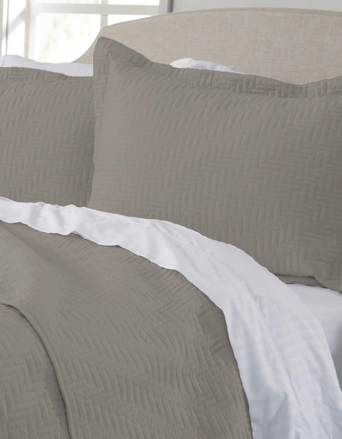 Load image into Gallery viewer, Herringbone Stitched Quilt - Louise Collection
