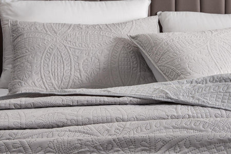 Oversized Medallion Quilt Set - Clara Collection