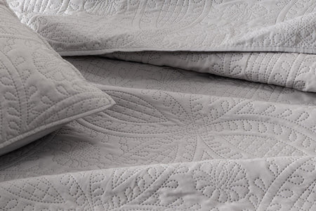 Oversized Medallion Quilt Set - Clara Collection