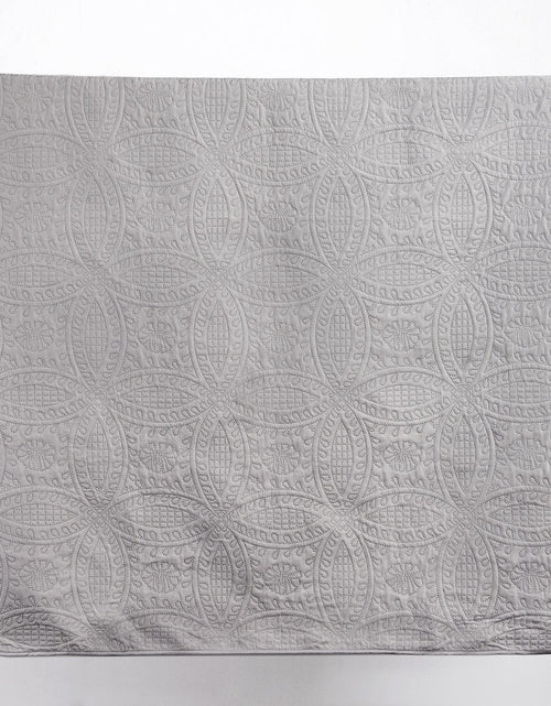 Load image into Gallery viewer, Oversized Medallion Quilt Set - Clara Collection
