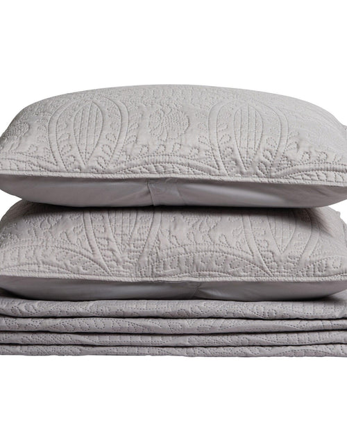 Load image into Gallery viewer, Oversized Medallion Quilt Set - Clara Collection
