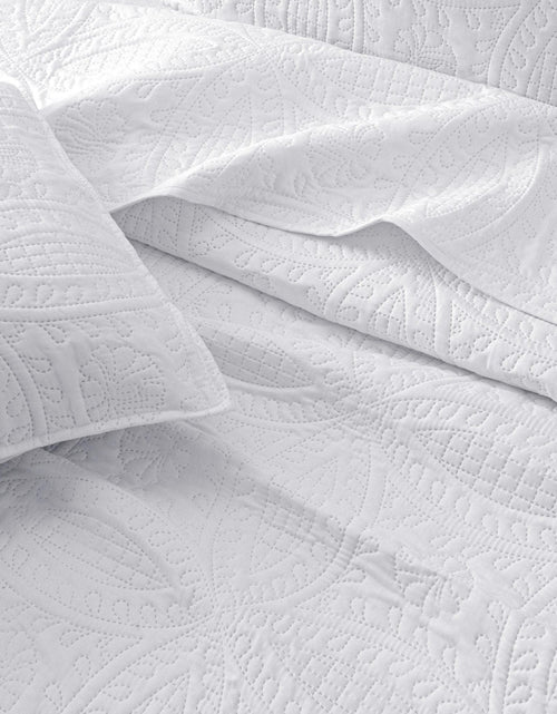 Load image into Gallery viewer, Oversized Medallion Quilt Set - Clara Collection
