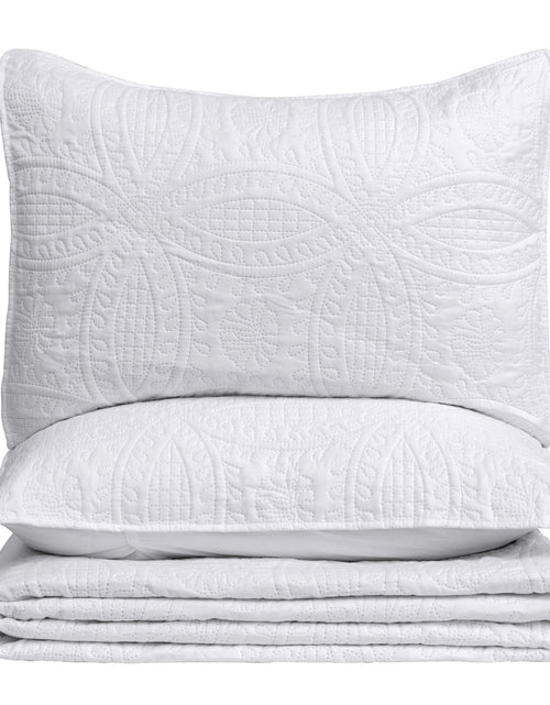 Load image into Gallery viewer, Oversized Medallion Quilt Set - Clara Collection
