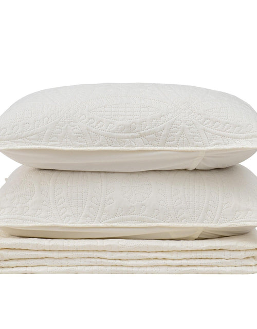 Load image into Gallery viewer, Oversized Medallion Quilt Set - Clara Collection
