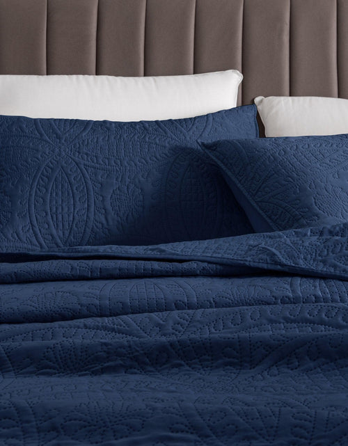 Load image into Gallery viewer, Oversized Medallion Quilt Set - Clara Collection
