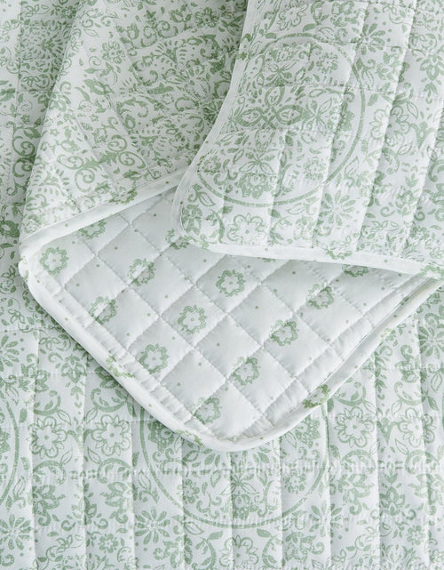 Load image into Gallery viewer, Floral Medallion Printed Microfiber Quilt Set - Kaleigh Collection
