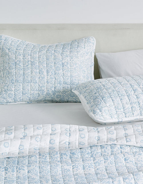 Load image into Gallery viewer, Floral Medallion Printed Microfiber Quilt Set - Kaleigh Collection

