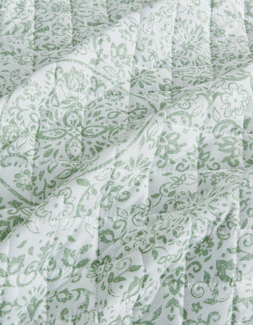 Load image into Gallery viewer, Floral Medallion Printed Microfiber Quilt Set - Kaleigh Collection
