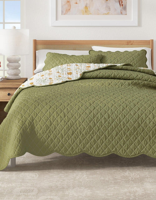 Load image into Gallery viewer, Floral Print &amp; Scallopeded Edge Cotton Quilt Set - Illiana Collection

