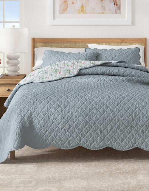 Load image into Gallery viewer, Floral Print &amp; Scallopeded Edge Cotton Quilt Set - Katrin Collection
