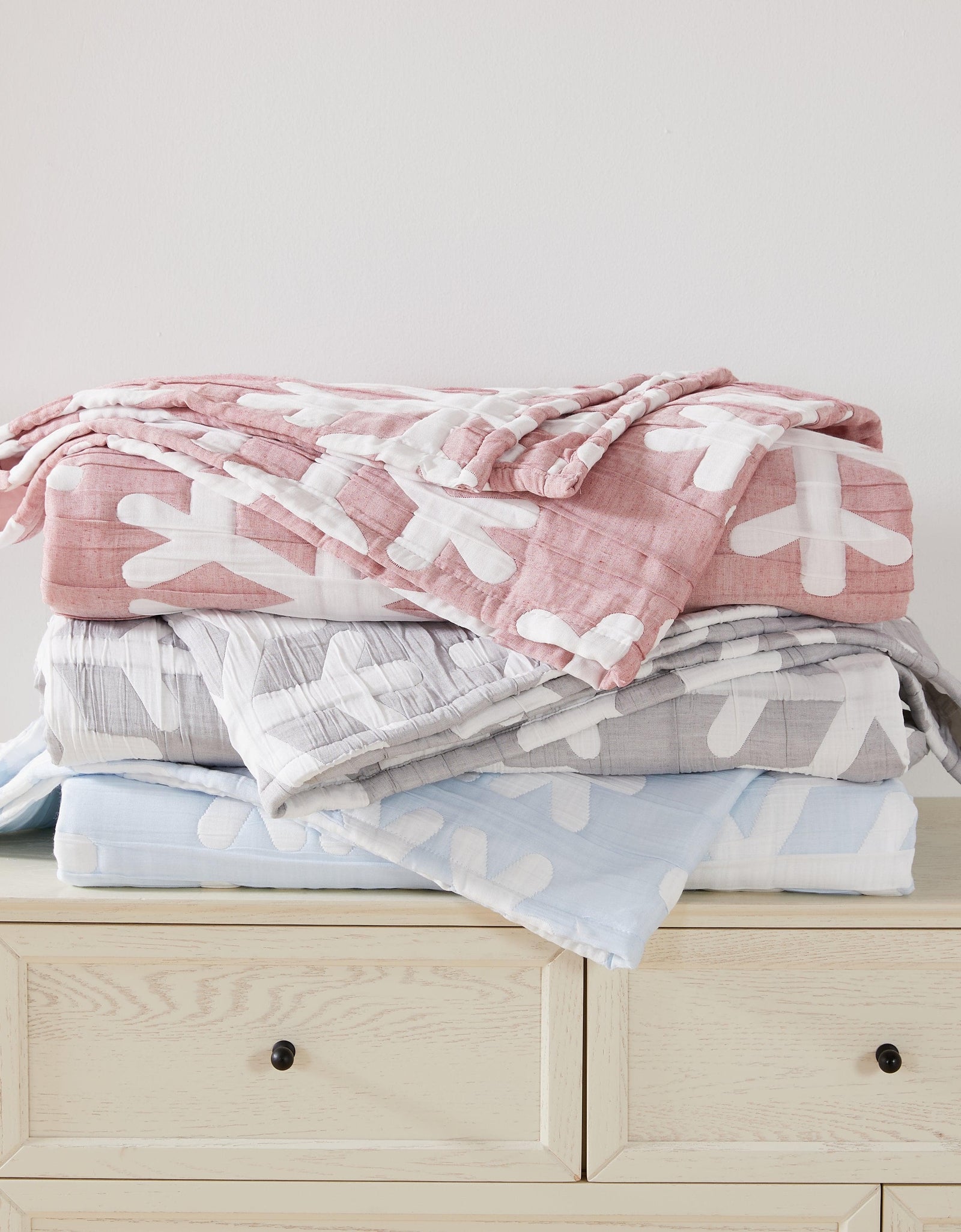 Matelassé Snowflake Quilt Set - Nino Collection