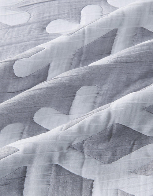 Load image into Gallery viewer, Matelassé Snowflake Quilt Set - Nino Collection

