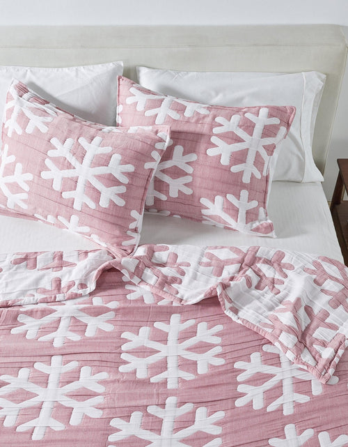 Load image into Gallery viewer, Matelassé Snowflake Quilt Set - Nino Collection
