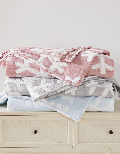 Load image into Gallery viewer, Matelassé Snowflake Quilt Set - Nino Collection
