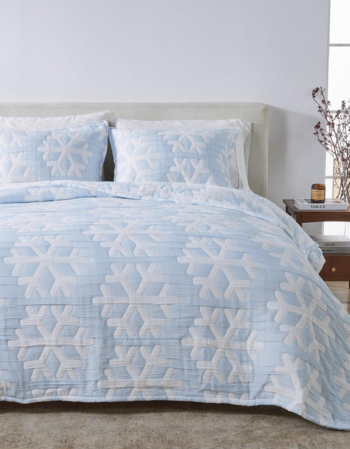 Load image into Gallery viewer, Matelassé Snowflake Quilt Set - Nino Collection
