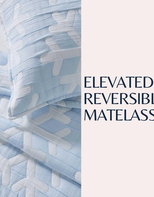 Load image into Gallery viewer, Matelassé Snowflake Quilt Set - Nino Collection
