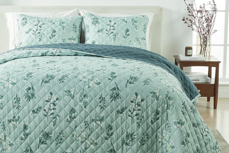 Snowy Botanical Quilt Set - Mariela Collection