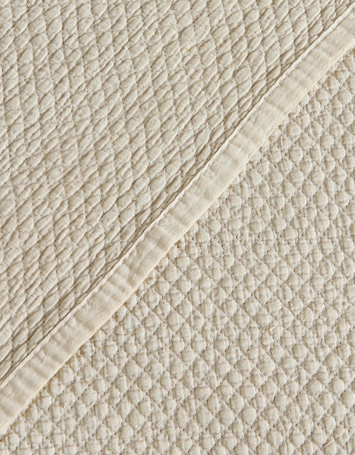 Load image into Gallery viewer, Stonewashed Relaxed Quilt Set - Vittoria Collection
