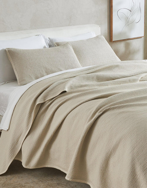 Load image into Gallery viewer, Stonewashed Relaxed Quilt Set - Vittoria Collection
