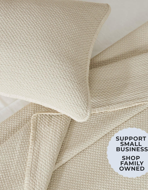 Load image into Gallery viewer, Stonewashed Relaxed Quilt Set - Vittoria Collection
