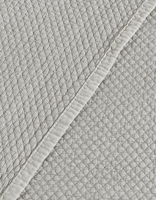 Load image into Gallery viewer, Stonewashed Relaxed Quilt Set - Vittoria Collection
