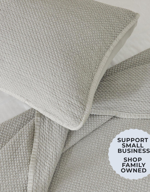 Load image into Gallery viewer, Stonewashed Relaxed Quilt Set - Vittoria Collection
