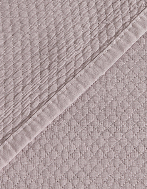 Load image into Gallery viewer, Stonewashed Relaxed Quilt Set - Vittoria Collection
