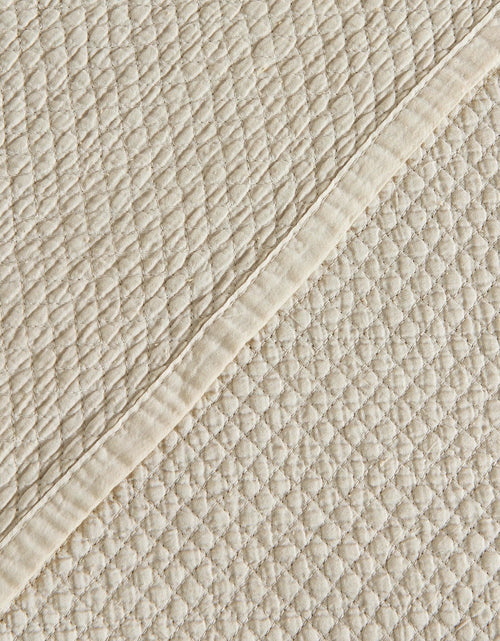 Load image into Gallery viewer, Stonewashed Relaxed Quilt Set - Vittoria Collection
