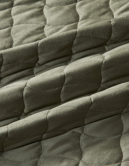 Load image into Gallery viewer, Velvet Box-Stitched Quilt Set - Vivica Collection
