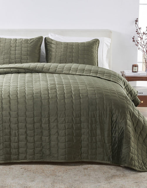 Load image into Gallery viewer, Velvet Box-Stitched Quilt Set - Vivica Collection
