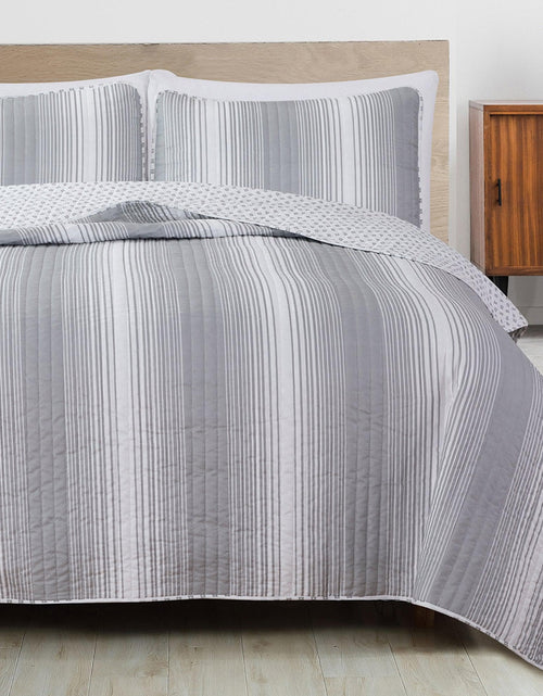 Load image into Gallery viewer, Everette Collection Ombre Striped Quilt Set
