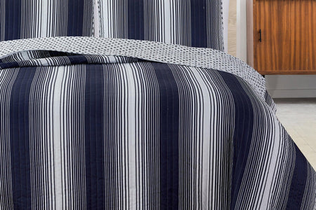 Everette Collection Ombre Striped Quilt Set