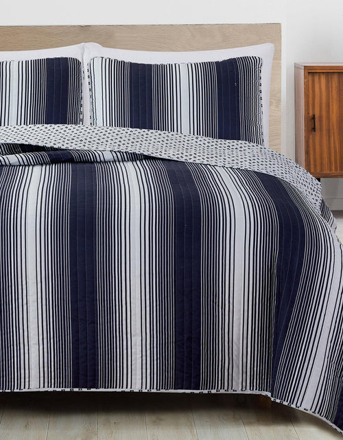 Load image into Gallery viewer, Everette Collection Ombre Striped Quilt Set

