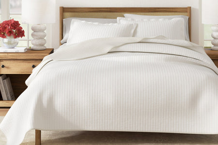 Solid Quilt - Alicia Collection