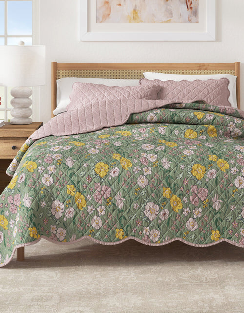 Load image into Gallery viewer, Floral Print &amp; Scalloped Cotton Quilt Set - Gwen Collection
