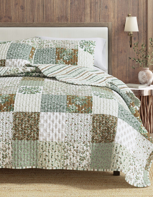 Load image into Gallery viewer, Floral Patchwork Quilt Set - Damia Collection
