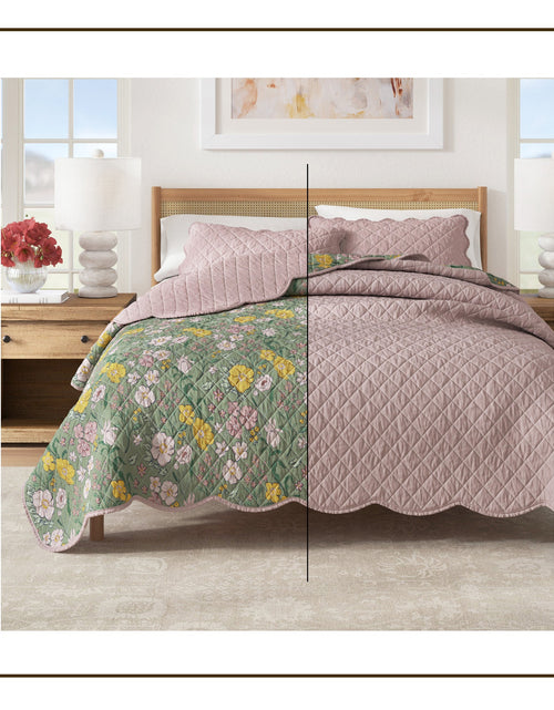 Load image into Gallery viewer, Floral Print &amp; Scalloped Cotton Quilt Set - Gwen Collection

