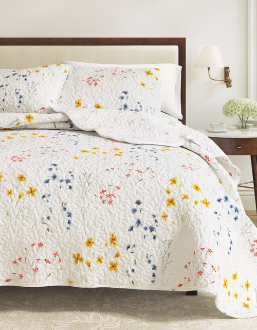 Load image into Gallery viewer, Wildflower Floral Quilt Set - Marianne Collection
