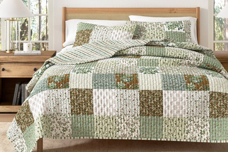 Floral Patchwork Quilt Set - Damia Collection