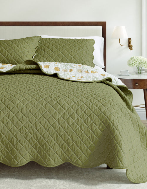Load image into Gallery viewer, Floral Print &amp; Scallopeded Edge Cotton Quilt Set - Illiana Collection
