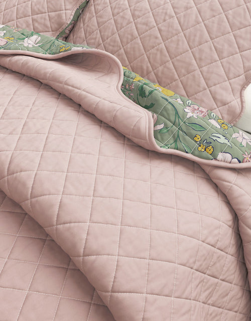 Load image into Gallery viewer, Floral Print &amp; Scalloped Cotton Quilt Set - Gwen Collection
