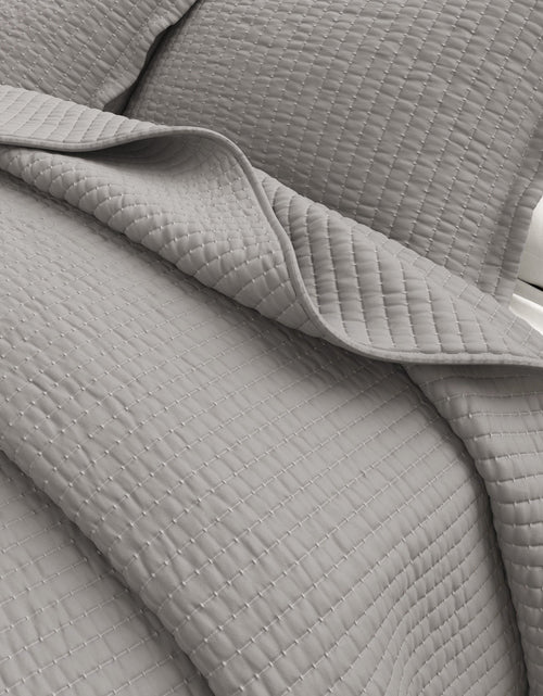 Load image into Gallery viewer, Solid Quilt - Alicia Collection
