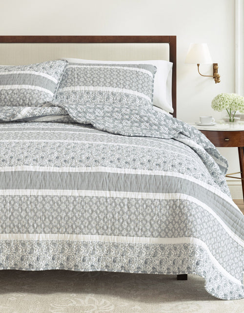 Load image into Gallery viewer, Stripe Quilt - Kadi Collection
