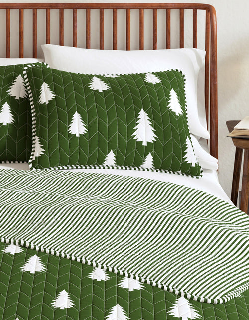Load image into Gallery viewer, Lodge Printed Quilt - Arrowhead
