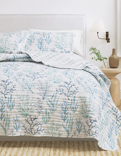 Load image into Gallery viewer, Blue Coral Quilt - Amelia Island
