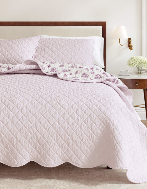 Load image into Gallery viewer, Floral Print &amp; Scallopeded Edge Cotton Quilt Set - Sandie Collection
